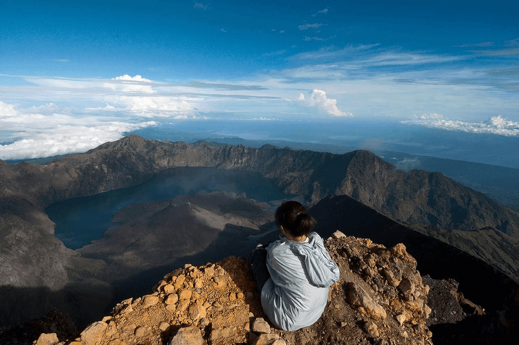 Sommet du volcan Rinjani , vue sur le cratère