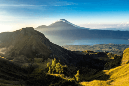 Vue du Mont Batur à l'aube