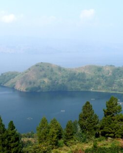Lac Toba sur l'ile de sumatra