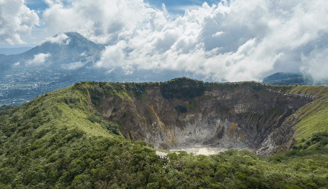 Sulawesi Volcan Mahawu