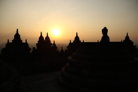 Temple de Borobudur au lever du soleil
