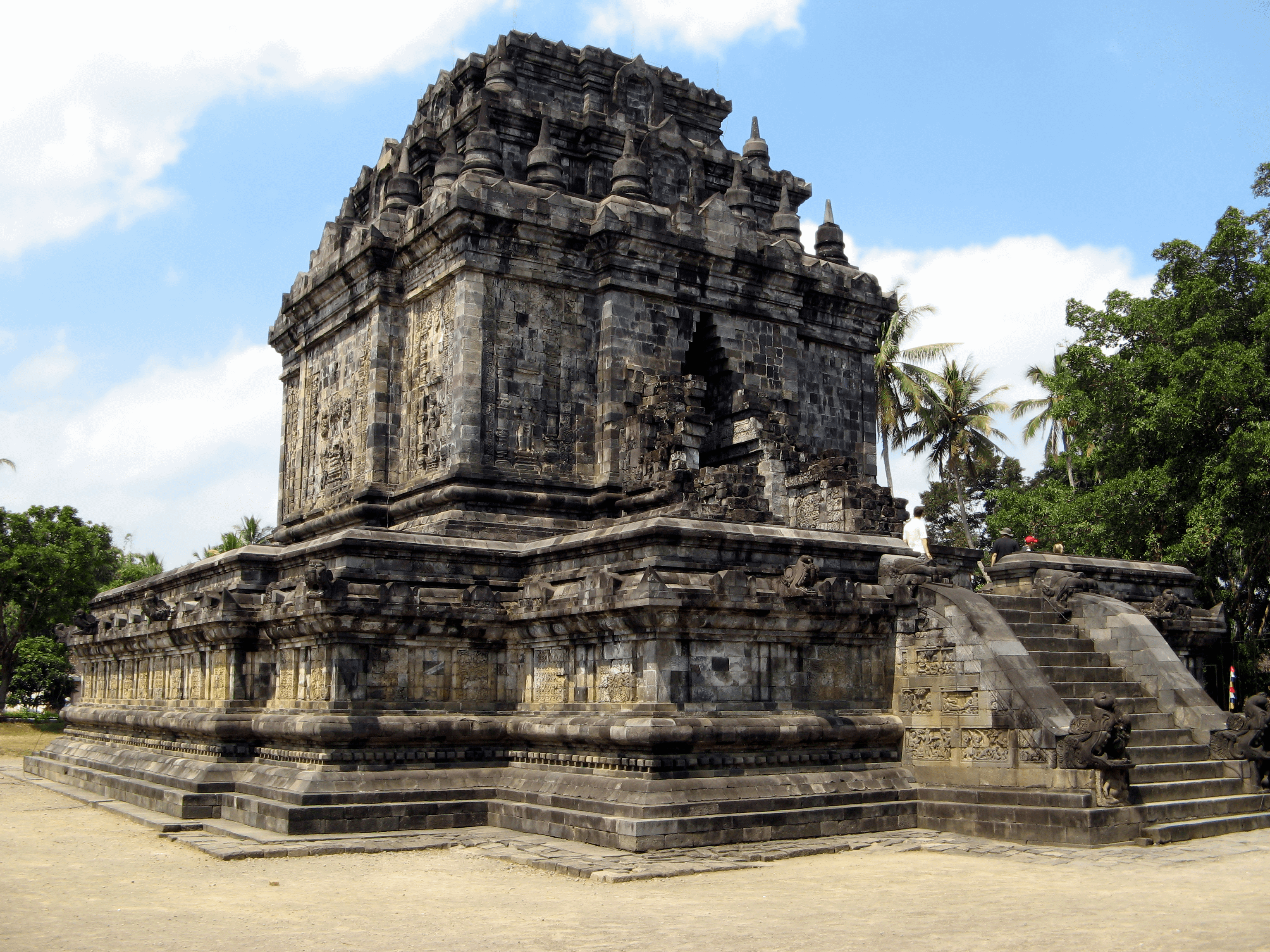 Temple Candi Mendut pres de Borobudur sur líle de Java