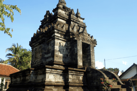Temple Candi Pawon dans la region de Yogyakarta sur líle de Java