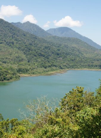 Vue du lac Bratan sur Bali