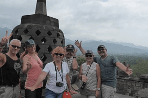 Voyageurs Archipel360 au temple de Borobudur à Java