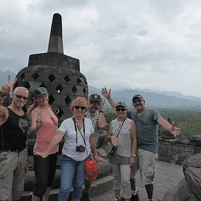 Voyageurs Archipel360 au temple de Borobudur à Java