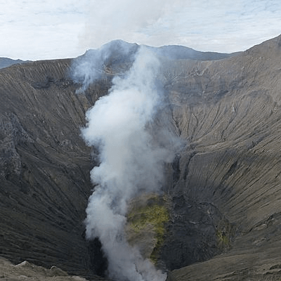 Cratère actif du volcan Bromo à Java en Indonesie