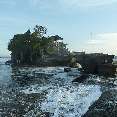 Temple de Tanah Lot sur l' île de Bali