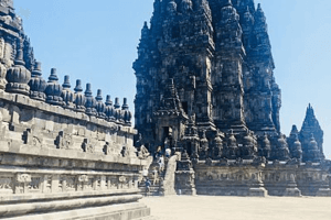 Temple de Prambanan dans la région de Yogyakarta à Java en Indonesie