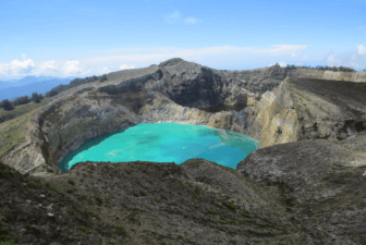 Flores Moni Kelimutu