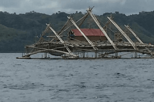 Maison flottante pour la pêche d’Indonésie