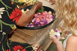 Confection des offrandes Balinaises