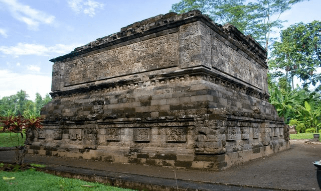Le temple de Surawana à Java