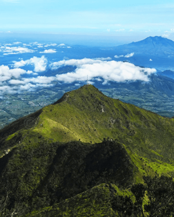 Vue sur le volcan Ungaran à Java