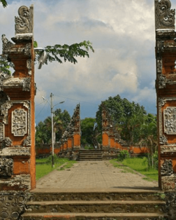 Les portes du temple de Pura Lingsar à Lombok
