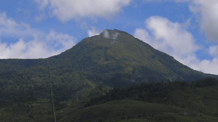 Vue sur le volcan mont Talang a Sumatra