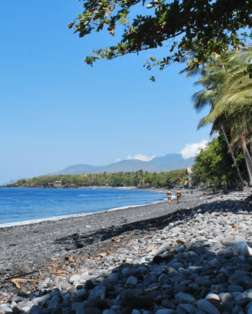 La plage de cailloux de Tulemben à Bali