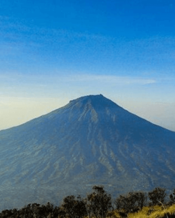 Vue sur le volcan Sumbing à Java