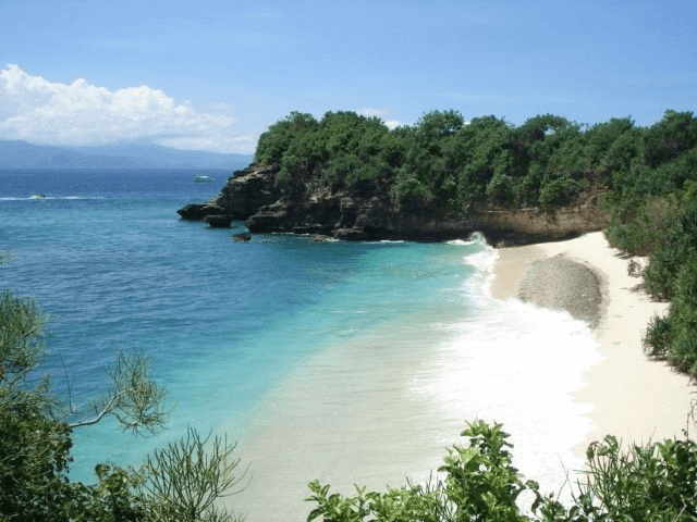 La plage de de mushroom bay sur l'ile de Nusa Lembongan
