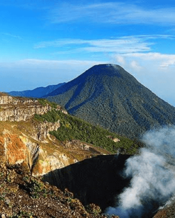 Le mont Gede volcan de Java