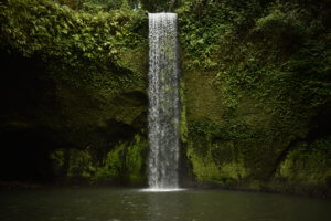 La cascade Tibumana, nichée dans la jungle
