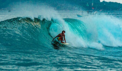 surfer-kuta-Bali-sport