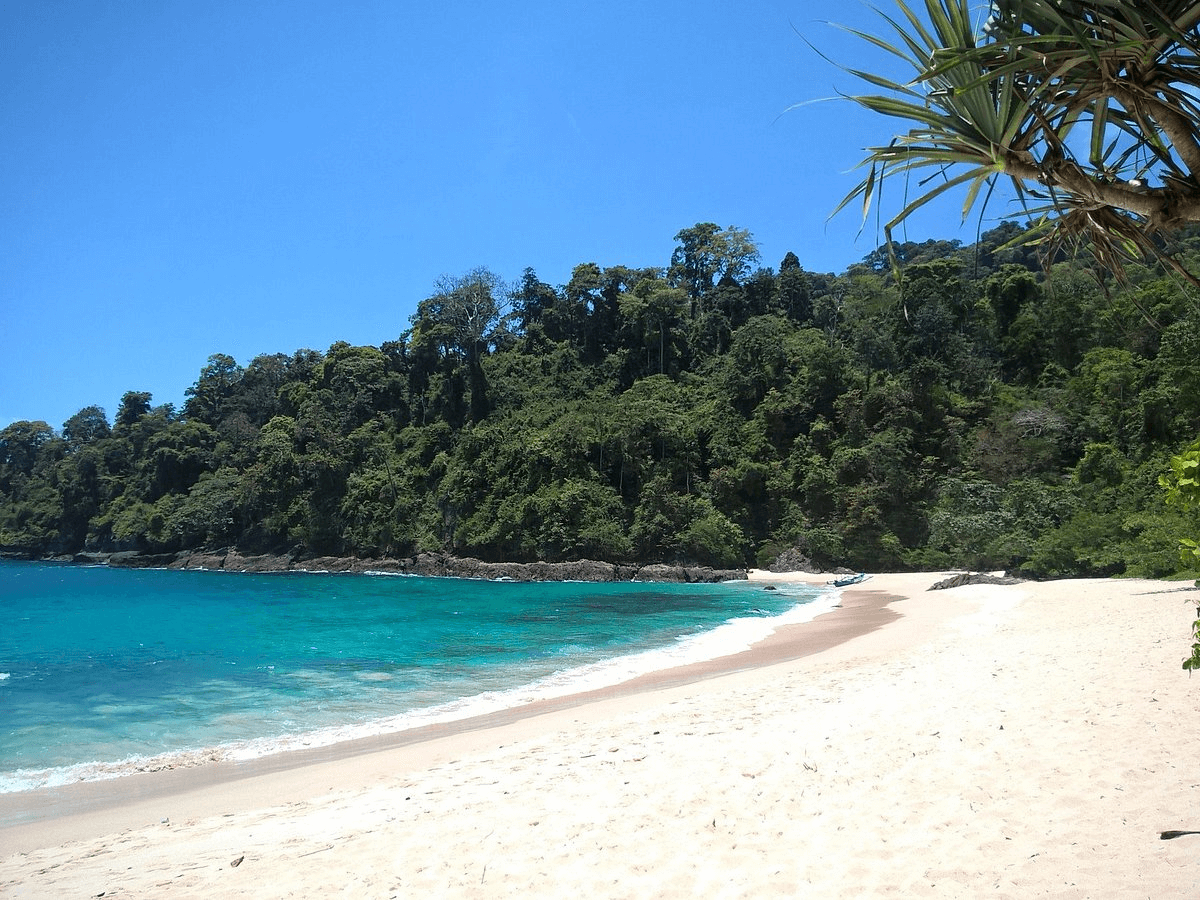 Java Beach Teluk Hijau