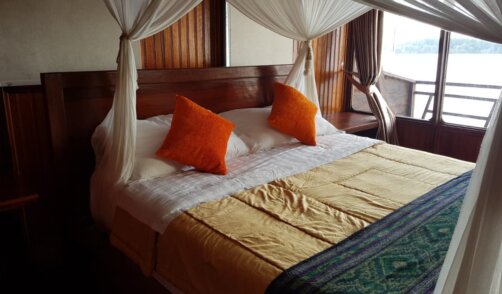 COME2BORNEO Deluxe House Boa t 2
