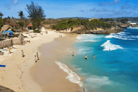 Nusa Lembongan Beach Sandy bay