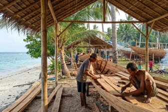Bira-Sulawesi-Plages-Paradisiaques-et-Chantiers-Navals-Traditionnels