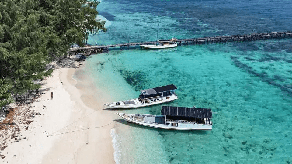 Island hopping Karimunjawa