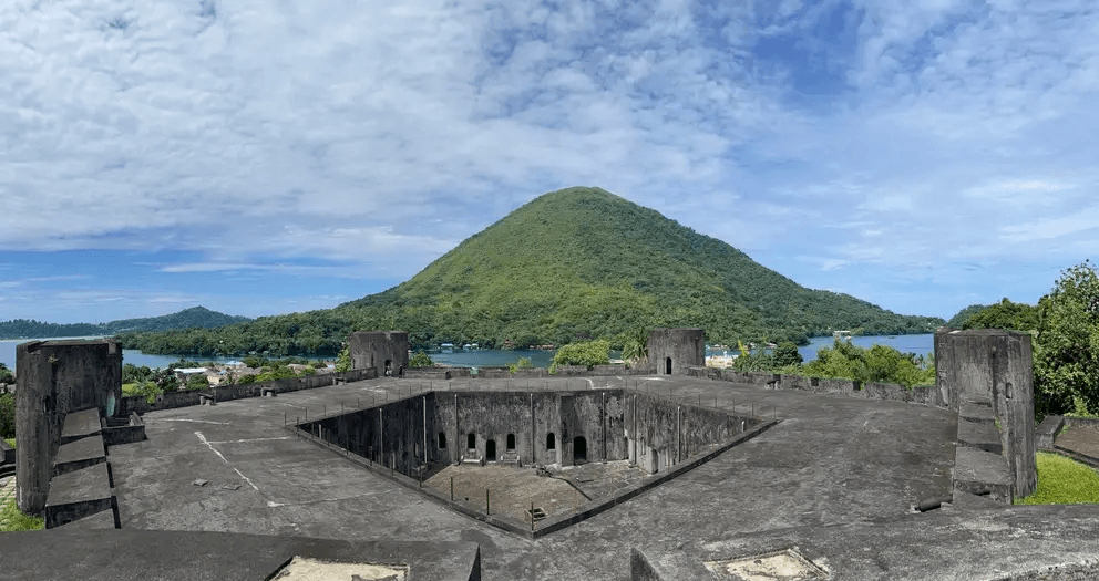 Maluku Banda Neira Fort Belgica 2