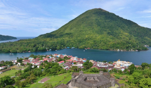 Maluku Banda Neira Gunung Api