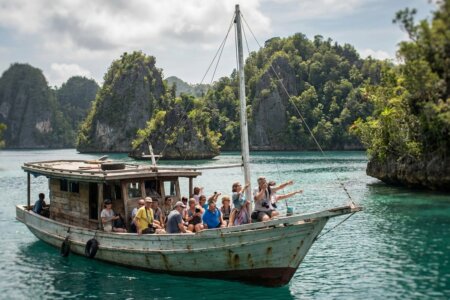 Raja-Ampat-guide-ultime-pour-organiser-votre-voyage-au-paradis