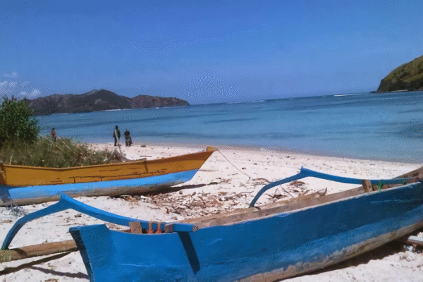 Sumbawa Pantai Kertasari 1